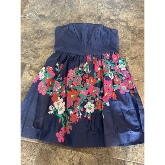 Lilly‎ Pulitzer Lottie Navy Cherry Floral Strapless Dress size 10 EUC - Picture 2 of 5